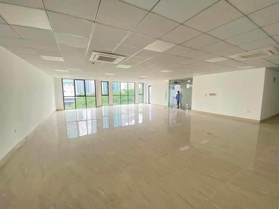 Văn phòng 150m² Duy Tân, Cầu Giấy - Sẵn Sàng Kinh Doanh