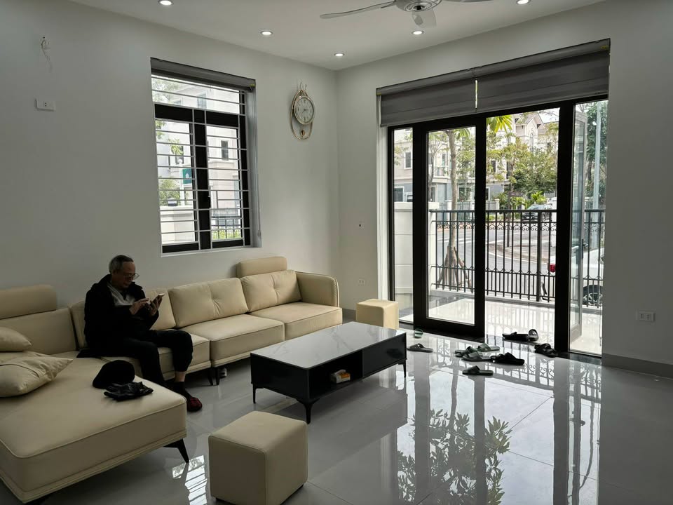 Cho thuê biệt thự Centa VSIP Bình Dương - 4PN Full Nội thất, Sẵn Sàng Dọn Vào