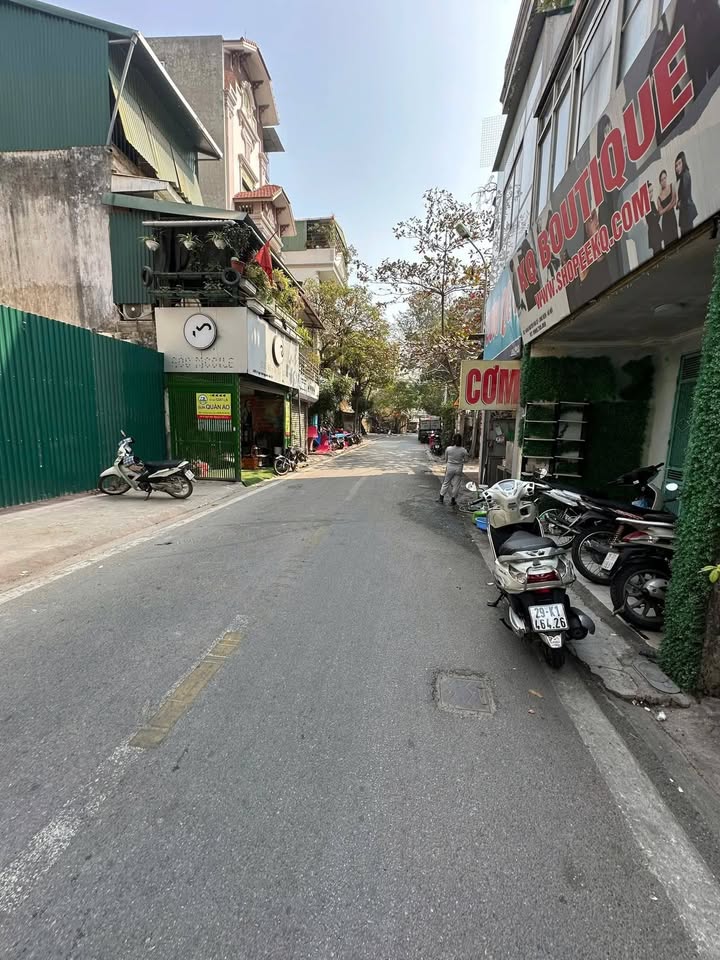 Bán Đất Vàng Nguyễn Văn Cừ, Long Biên 300m² - Mặt Ngõ Ô Tô Tránh, Giá Tốt