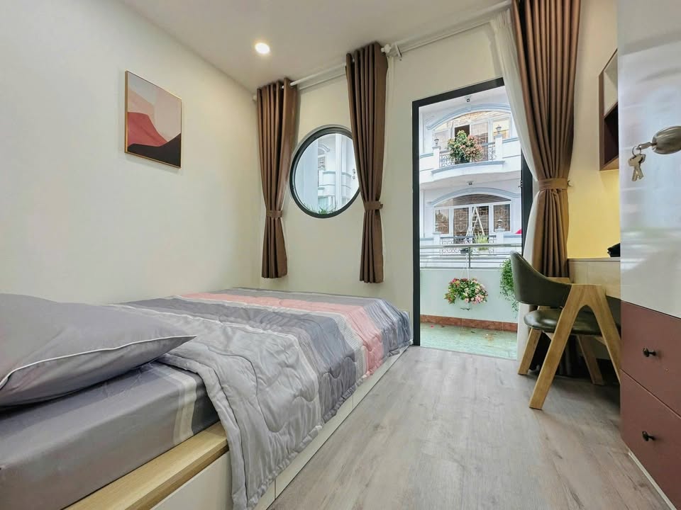 Căn Hộ 1PN Ban Công, Q10 - Sẵn Sàng Ở Ngay, Giá 6 Triệu