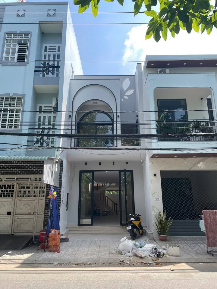 Cho thuê nhà trệt lầu mặt tiền hẻm 11 Nguyễn Văn Linh, Cần Thơ - 90m², 3PN