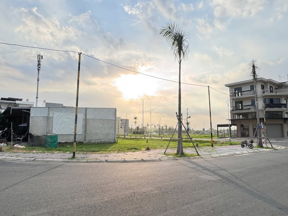 Bán Gấp Cặp Nền Vàng Đối Diện Hồ Nam Long Centrel Lake, Cần Thơ - 212.5m²