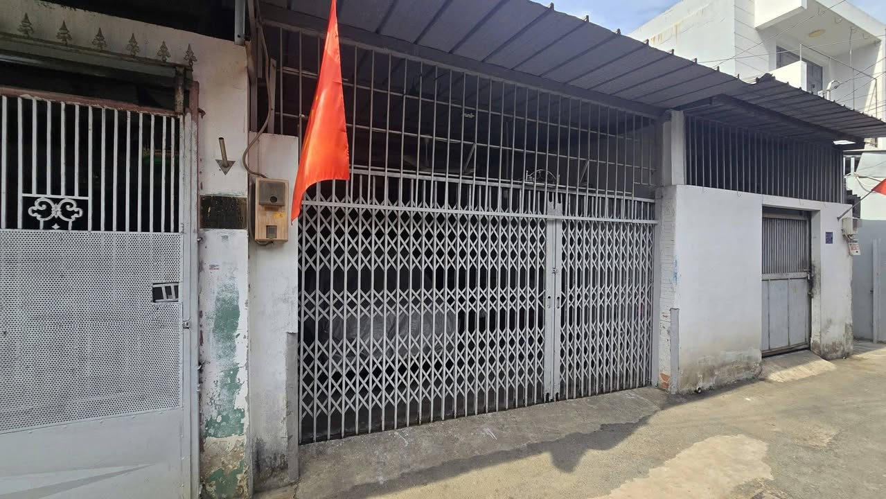 Nhà 180m² Thủ Đức - Dòng Tiền Ổn Định 10 Tỷ, Ô Tô Quay Đầu