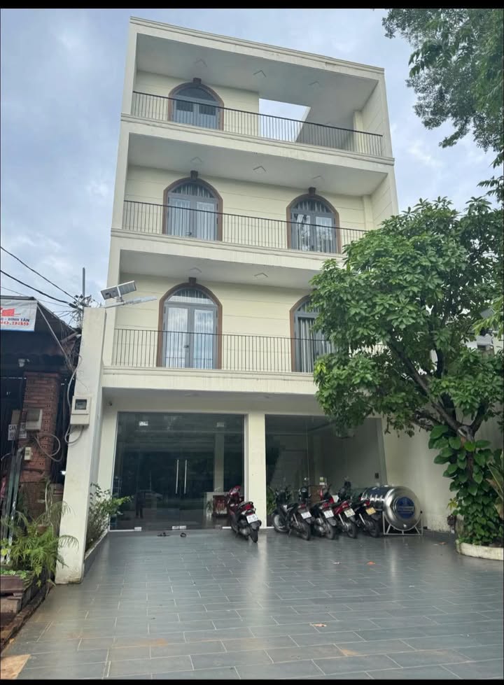 Cho thuê nhà nguyên căn mặt tiền Vành Đai Trong, Bình Tân - 200m² kinh doanh
