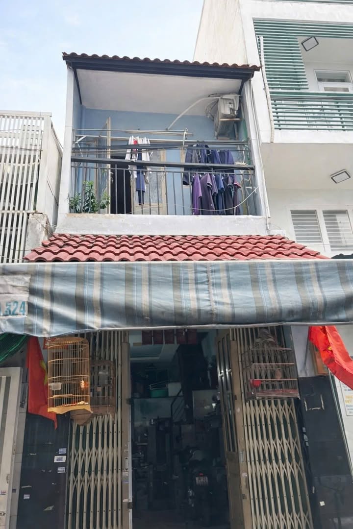 Nhà 30m² Bình Tân - Giá 3.5 Tỷ, 2PN, Hẻm Xe Hơi, Gần Chợ