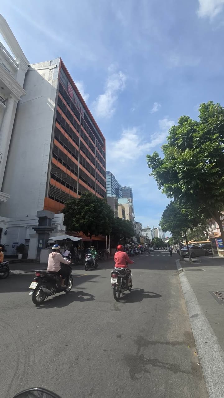 Bán Gấp Đất Vàng Q1 Nguyễn Khắc Nhu 330m² - Xây Hầm 10 Tầng - 185 Tỷ