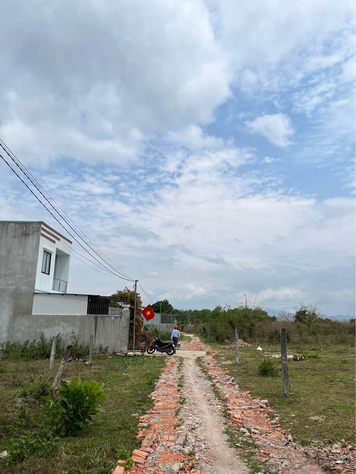 Bán đất thổ cư 350m² mặt tiền hẻm 168 Duy Tân, Kon Tum - Sổ hồng sẵn