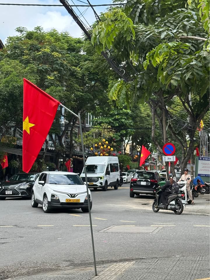 Bán Nhà 3 Tầng Mặt Tiền Mỹ Khê, Đà Nẵng - 100m², 16 Tỷ, Dòng Tiền 30 Triệu/Tháng