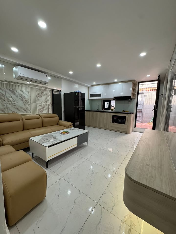 Bán Gấp Tập Thể Kim Mã 31m² - Tầng 1, Sân Riêng, 3PN - Hơn 5 Tỷ