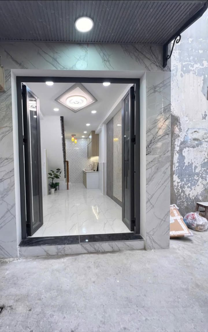 Nhà Hẻm 240 Nguyễn Văn Luông, Q6 - 18m² Giá 2.8 Tỷ, Sổ Hồng