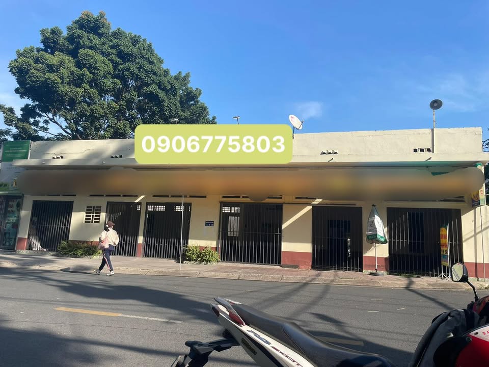 Mặt bằng kinh doanh 100m² ngay cổng trường Lê Văn Việt, Q9 - Giá 15 triệu
