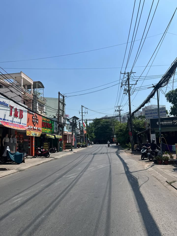 Nhà phố mặt tiền Đình Phong Phú, Q9 - Kinh doanh đắc lợi 160m²