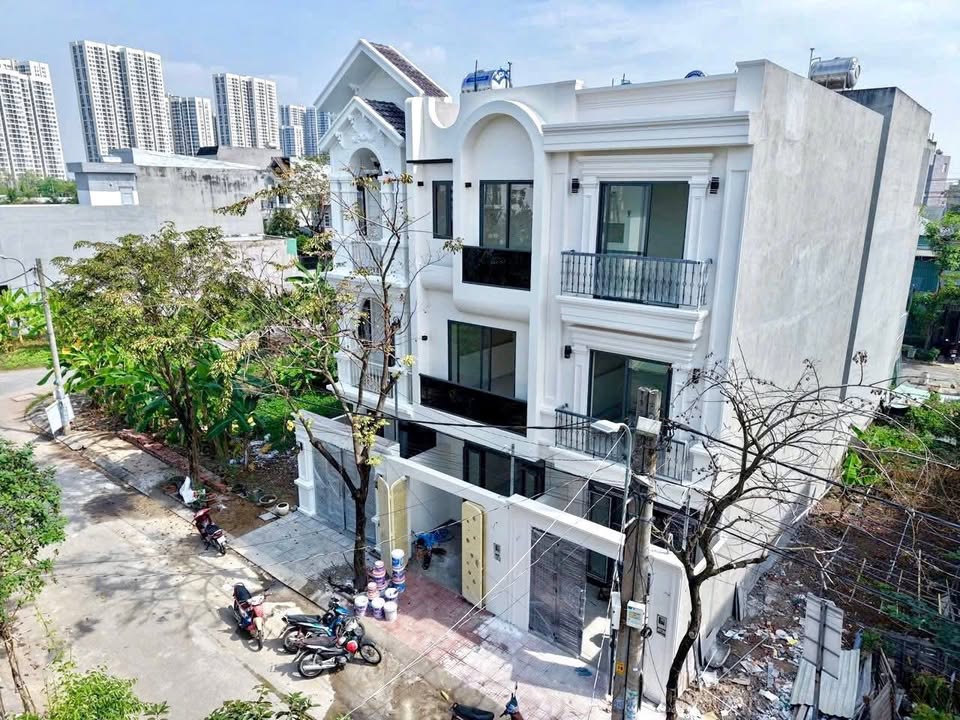 Bán Gấp 2 Nhà Liền Kề 3 Tầng 53m² Ngay Vinhomes Grand Park, Thủ Đức - 6.2 Tỷ