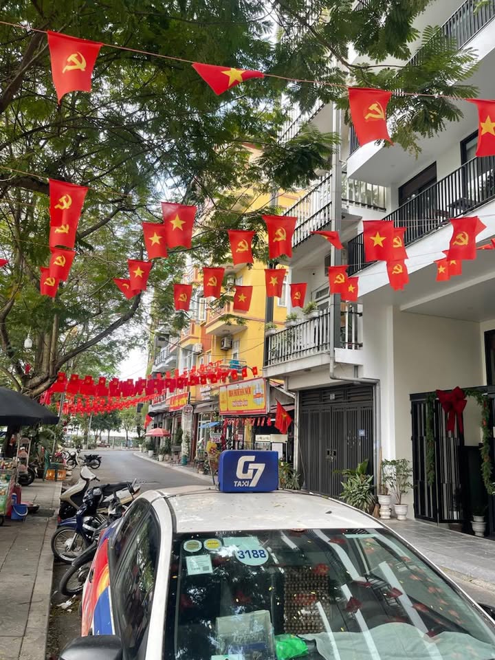 Cho thuê Tòa nhà 8 tầng mặt phố Vũ Miên, Tây Hồ - Dòng tiền khủng 130m²