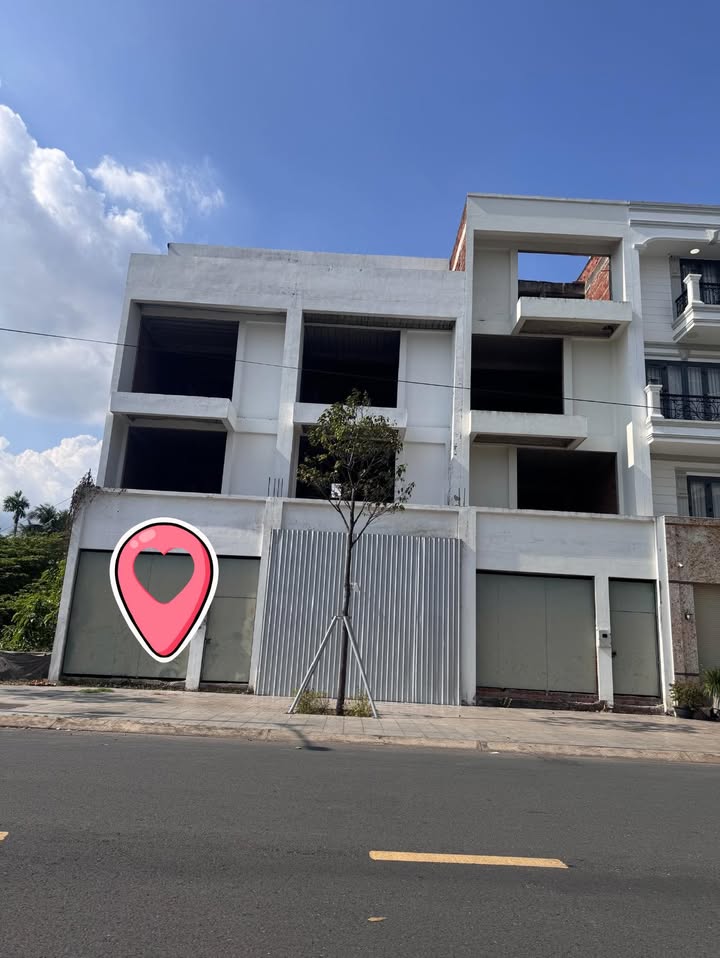 Nhà Mặt Tiền Bờ Kè Mỹ Tho - View Sông 100m², Giá 7.99 Tỷ - Kinh Doanh Đắc Lợi