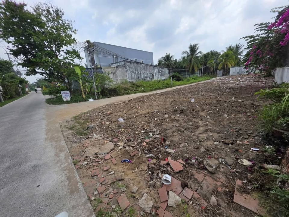 Đất nền góc 250m² Phú Tân, Bến Tre - Sổ hồng sẵn, giá 2.6 tỷ