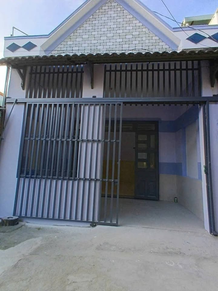 Nhà Sổ Chung 67m² Tân Uyên - 2PN, Sân Rộng, Giá 900 Triệu