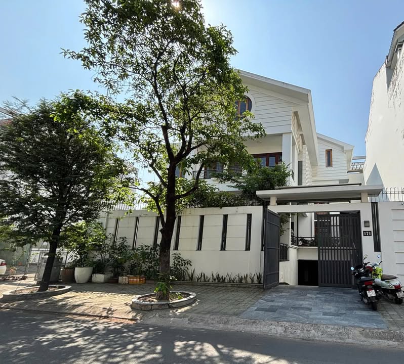 Biệt Thự Góc Mặt Tiền Đỗ Pháp Thuận, Quận 2 - 320m² - 95 Tỷ