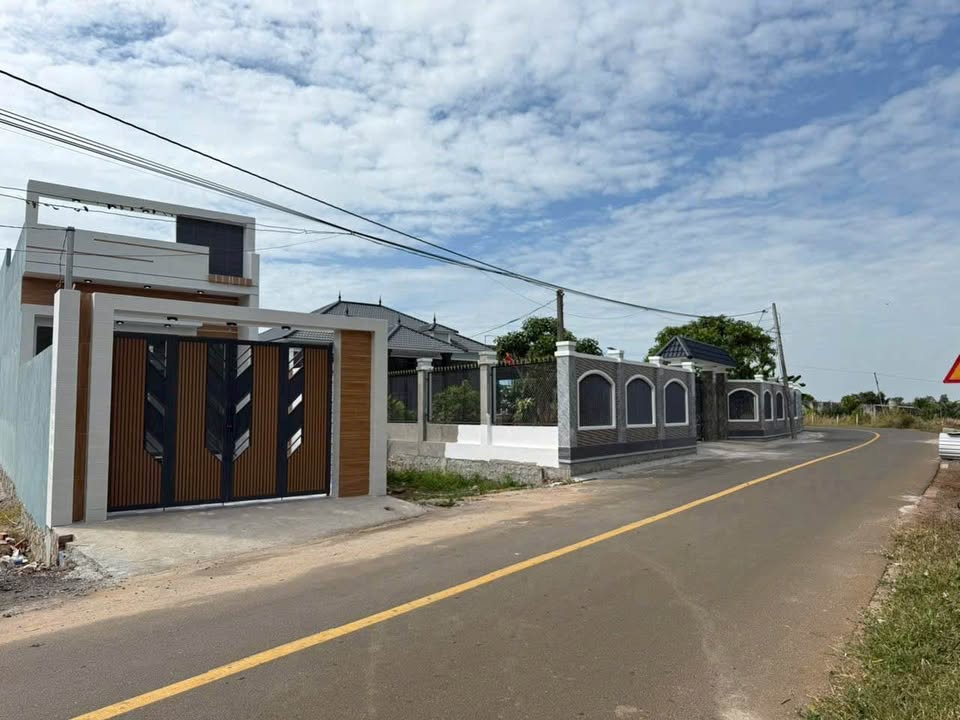 Đất Nền MT Cách Mạng Tháng Tám 180m² - Sổ đỏ chính chủ!