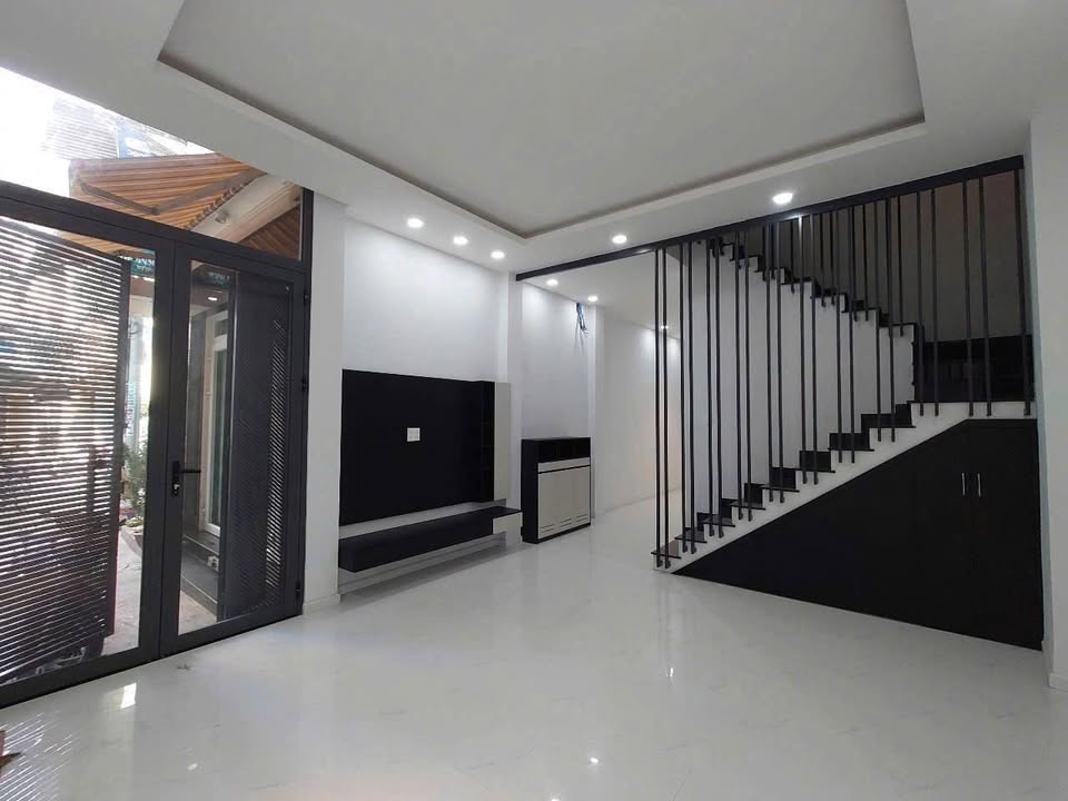 Nhà 4 Tầng Nguyễn Tri Phương Q10 - 54m² - Ngang 4.7m - Giá 7.6 Tỷ