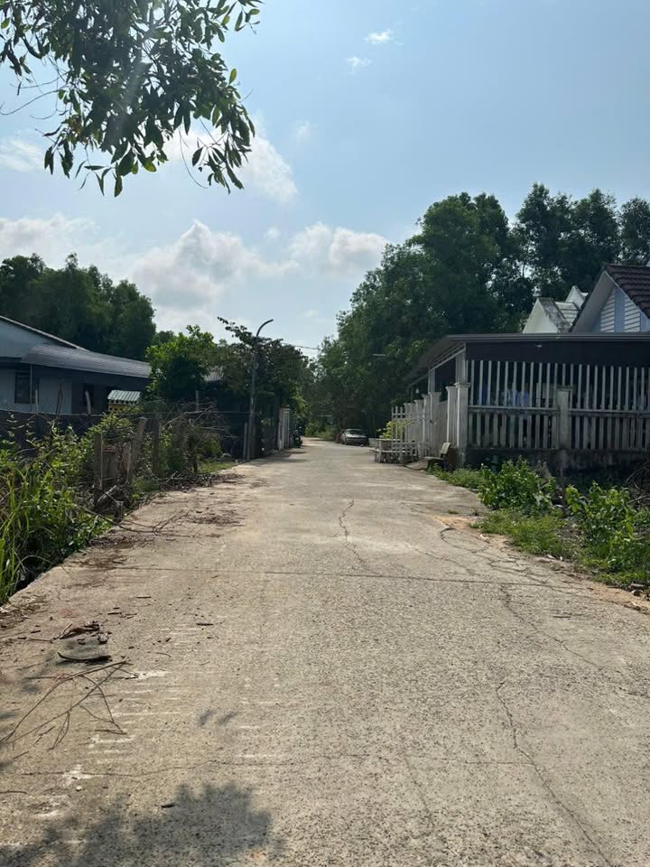 Đất Nền Phú Quốc 500m² Sổ Đỏ - Giá Ngộp 2.8 Tỷ, Gần Chợ Bến Tràm