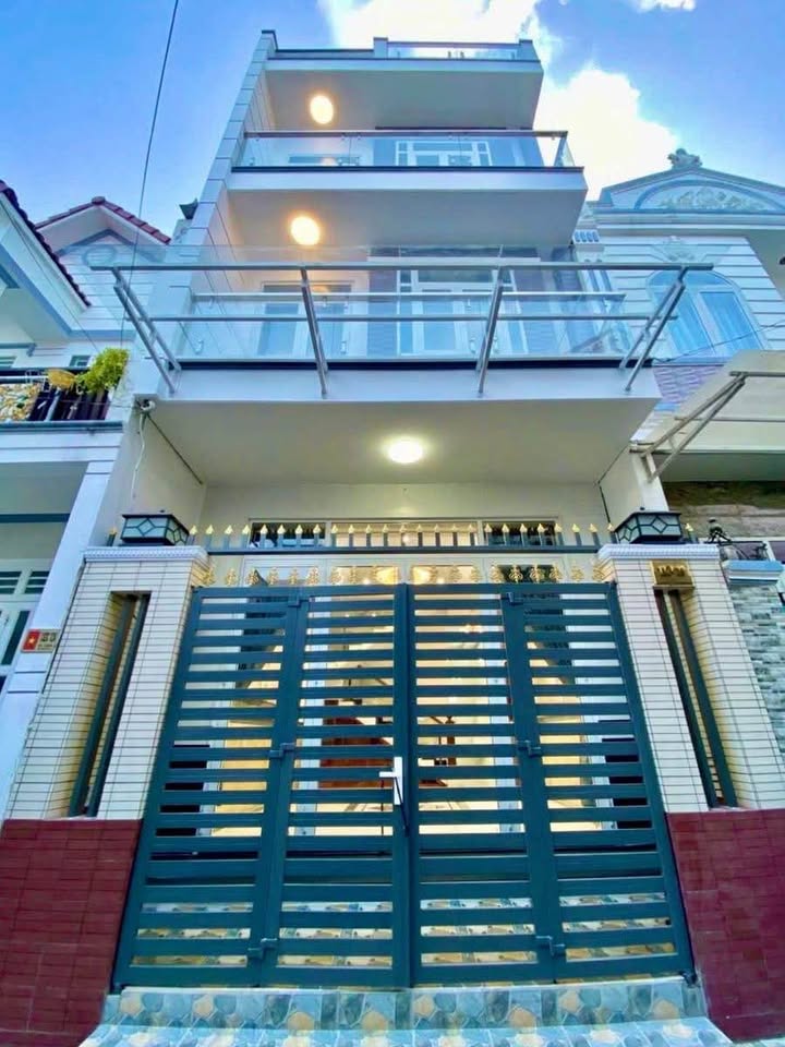 Nhà 3 Tầng Nguyễn Văn Cừ, Cần Thơ - 65m², 4PN, Ô tô vào nhà