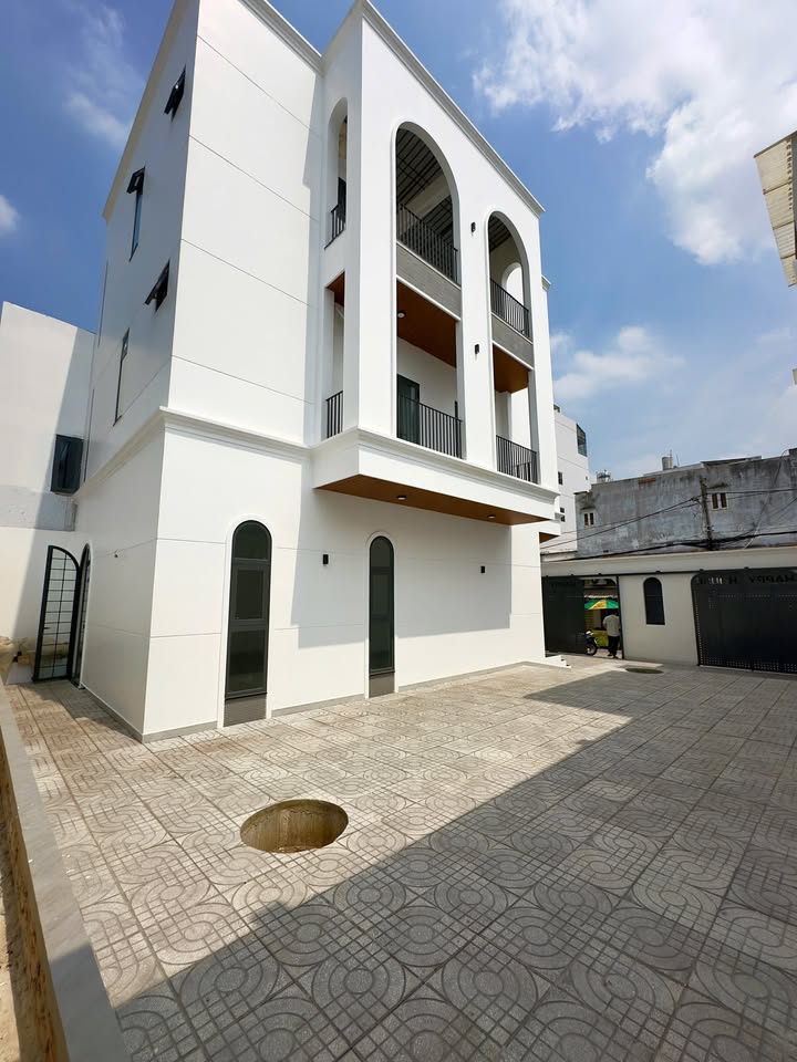 Nhà Sân Vườn 5PN, Ngay Aeon Tân Phú, Giá 35 Triệu/Tháng