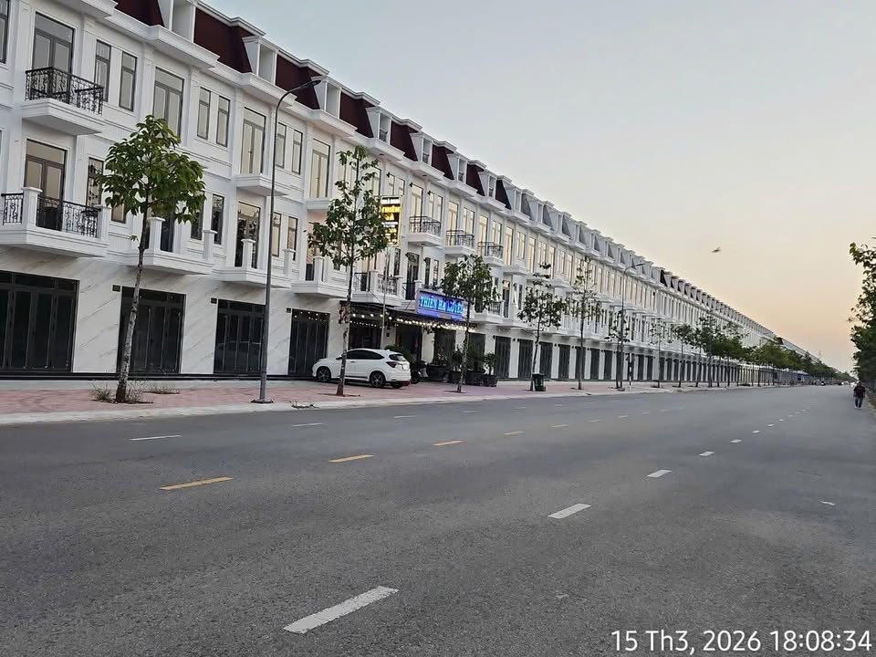 Bán Nhà Phố Đường Số 6, Sóc Trăng - 112m², Hơn 4 Tỷ, Gần Chợ Đêm & Trường FPT