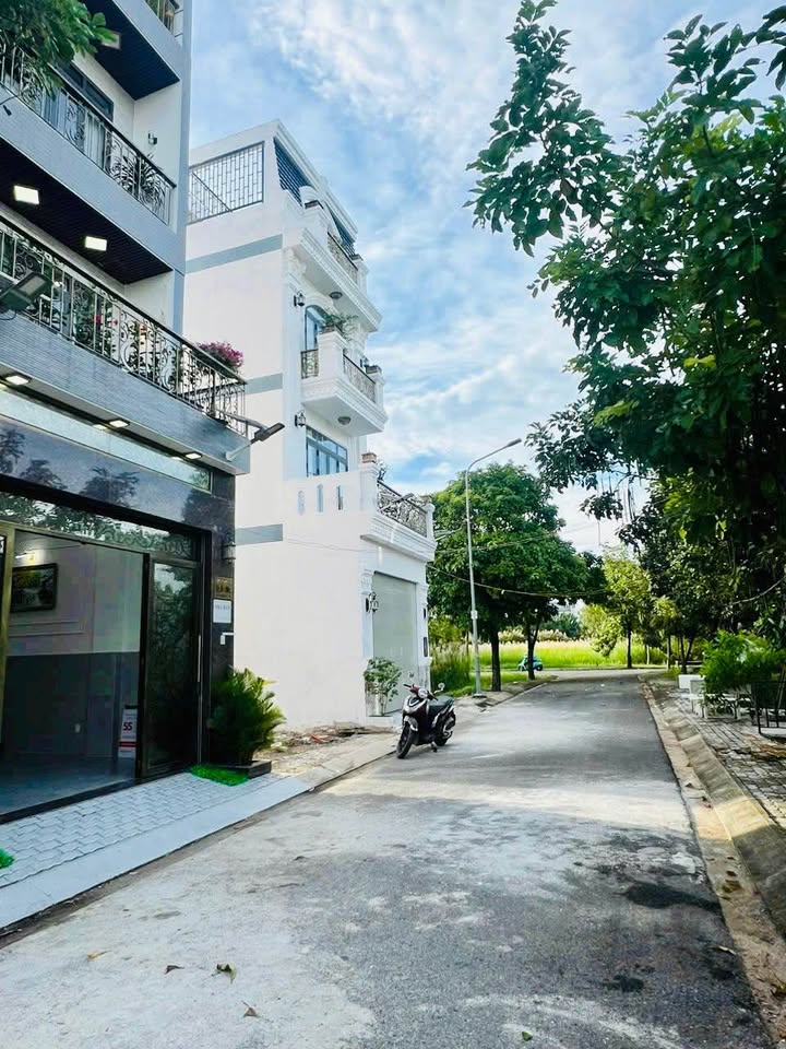 Nhà Phố 4PN Mặt Tiền Lê Văn Lương, Nhà Bè - 9.4 Tỷ