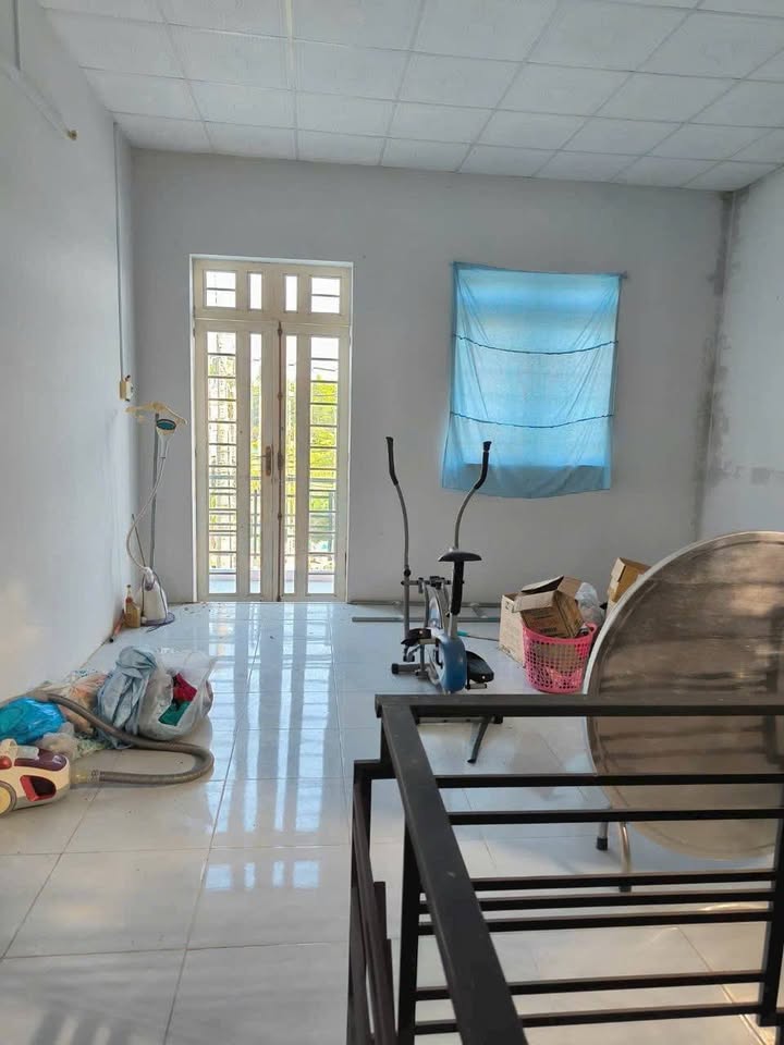 Nhà 1 Trệt 1 Lầu 127m² TP Vị Thanh - Giá 1.6 Tỷ, Hướng Đông Nam