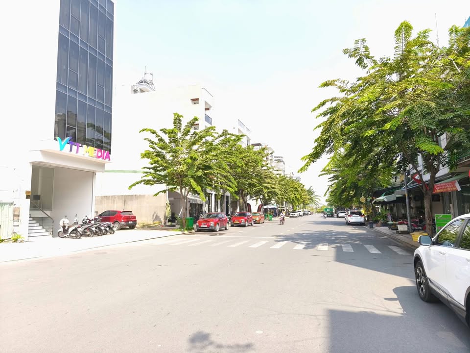 Nhà Phố Mặt Tiền Phạm Văn Ngôn, TP. Thủ Đức - 140m², Dòng Tiền 65 Triệu/Tháng