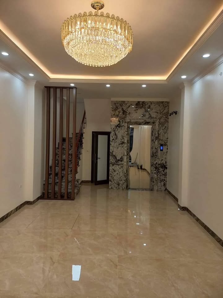 Nhà 6 Tầng Thang Máy Phạm Văn Đồng, 50m² - Ô Tô Vào Nhà, Kinh Doanh Tốt