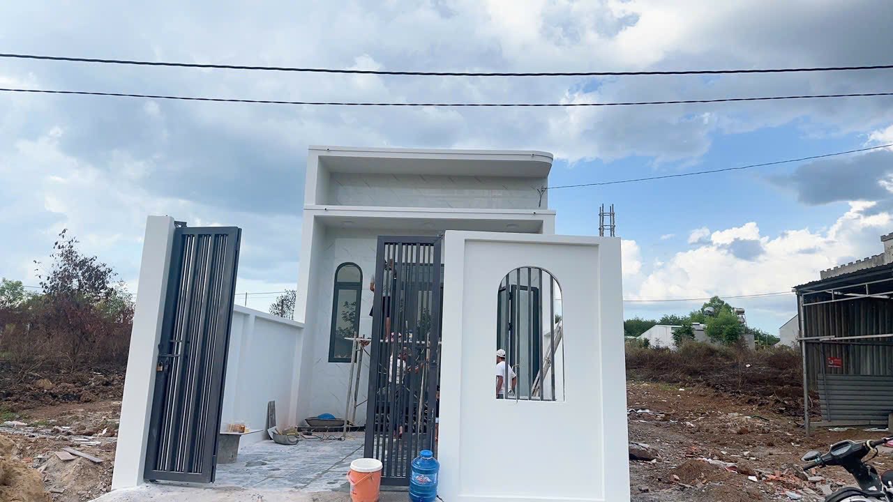 Nhà Mới 100% Đồng Xoài 120m² - 1.2 Tỷ, Hướng Nam, Sân Oto