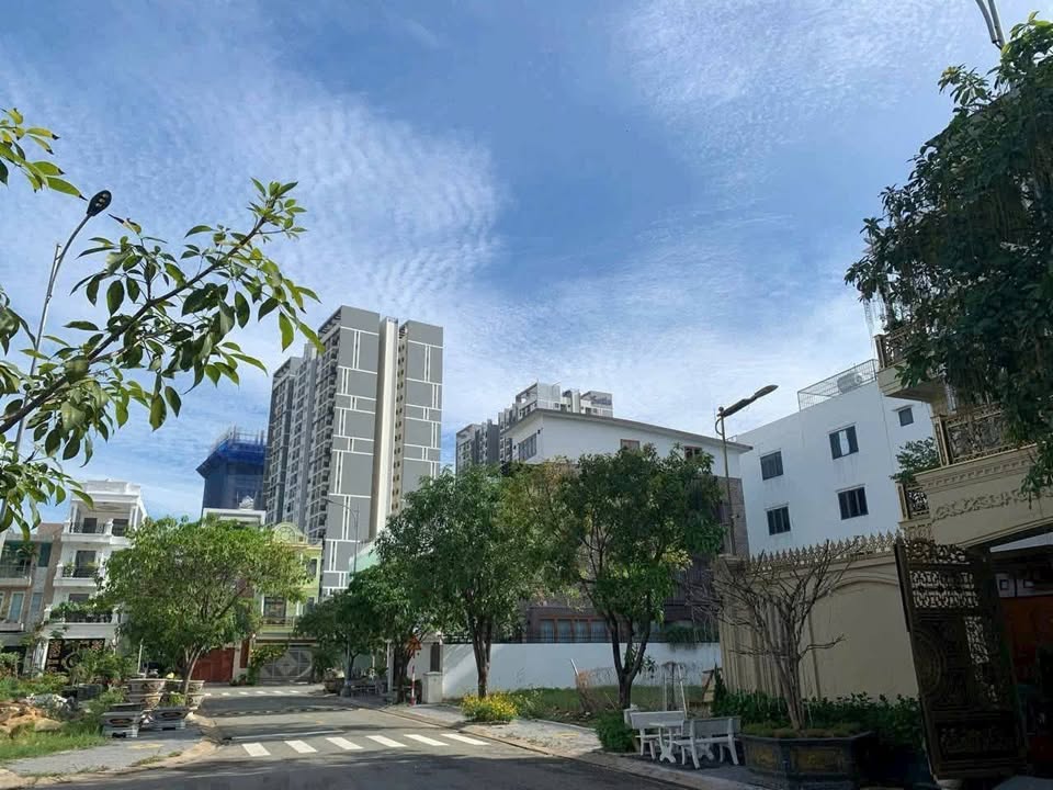 Bán gấp biệt thự góc The Seasons Lái Thiêu 240m², 18 tỷ - Sổ sẵn, full nội thất