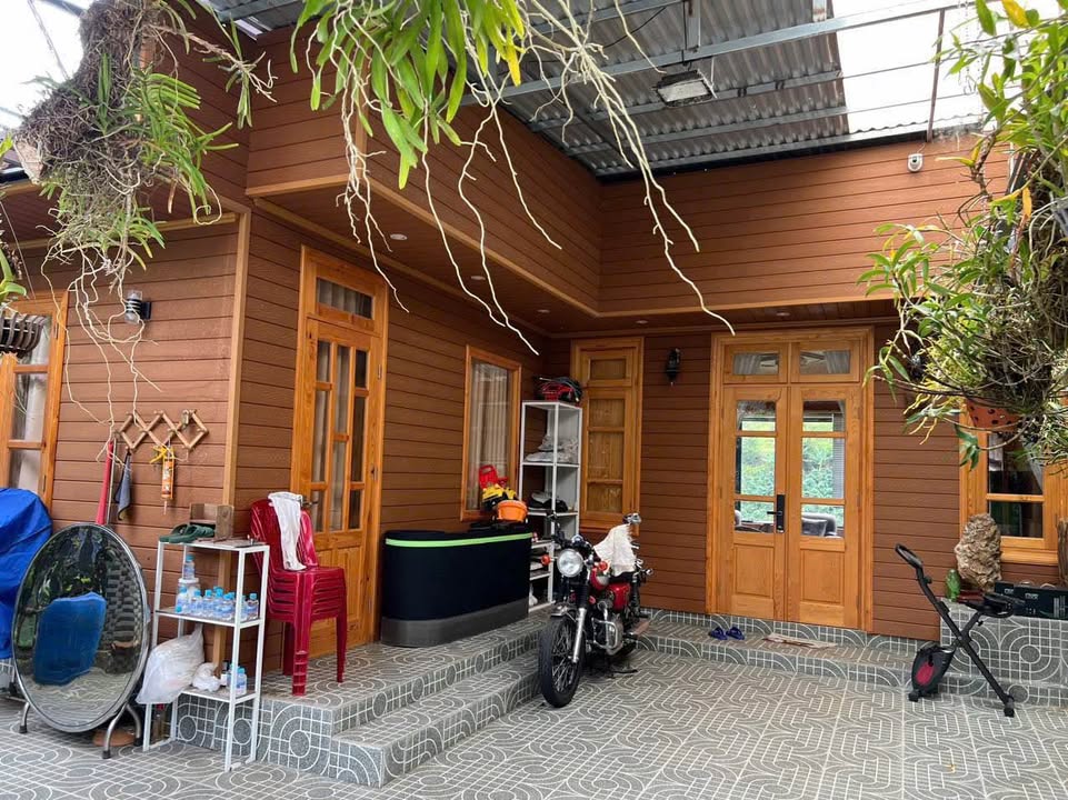 Nhà Gỗ Đà Lạt 150m² - View Rừng Thông - Lô Góc 2 Mặt Tiền - Giá 3.5 Tỷ
