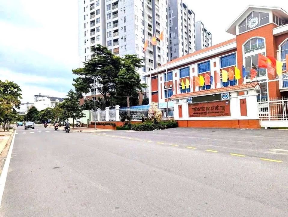 Townhouse VIP Gò Vấp 151m² - Sân Vườn Rộng, View Đẹp - Giá 17.5 Tỷ