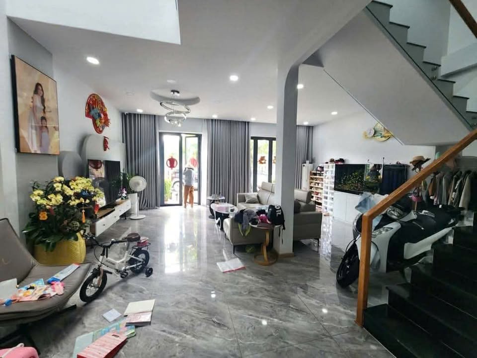 Nhà Mặt Tiền Q7 Ngang 7m - 17 Tỷ, Gần Lotte Mart, Sổ Hồng Sẵn Sàng