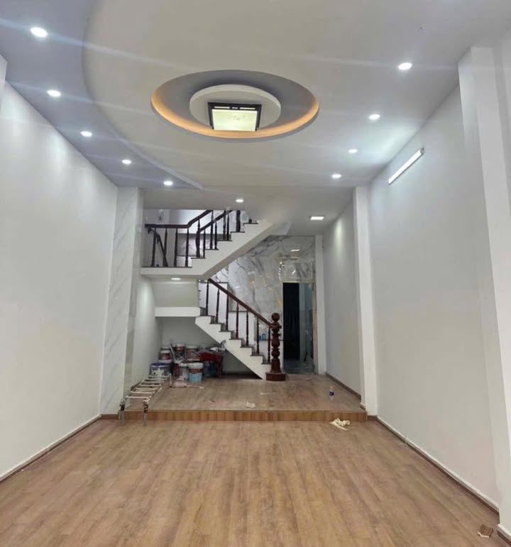 Nhà 3 tầng Núi Thành 100m² 30 triệu - Sẵn sàng ở ngay