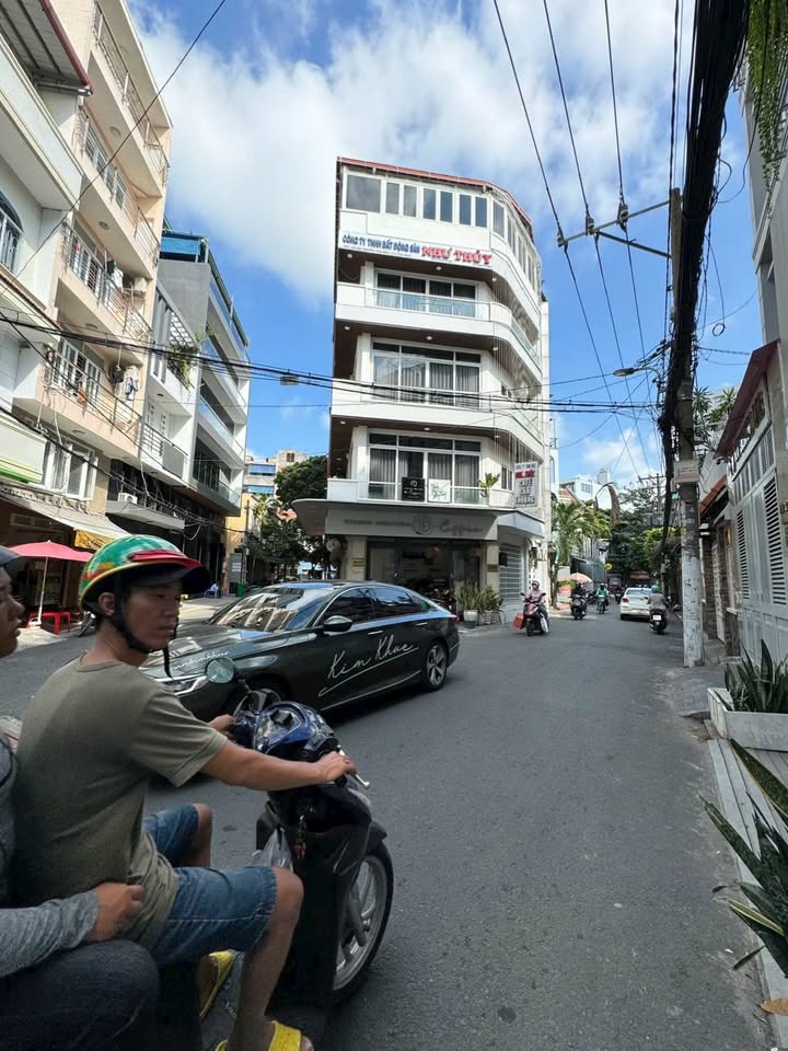 Shophouse Q1 Nguyễn Thái Bình 70m2 18.009 tỷ - Mat tien KD