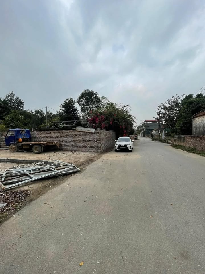 Đất nền Việt Yên 200m² - Trục chính kinh doanh, gần sân golf, giá 1.8 tỷ