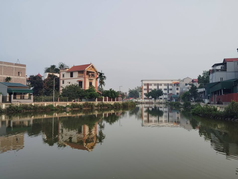 Nhà Mặt Tiền Bát Khối, Đông Dư 72m² - View Hồ, Kinh Doanh Đỉnh Cao