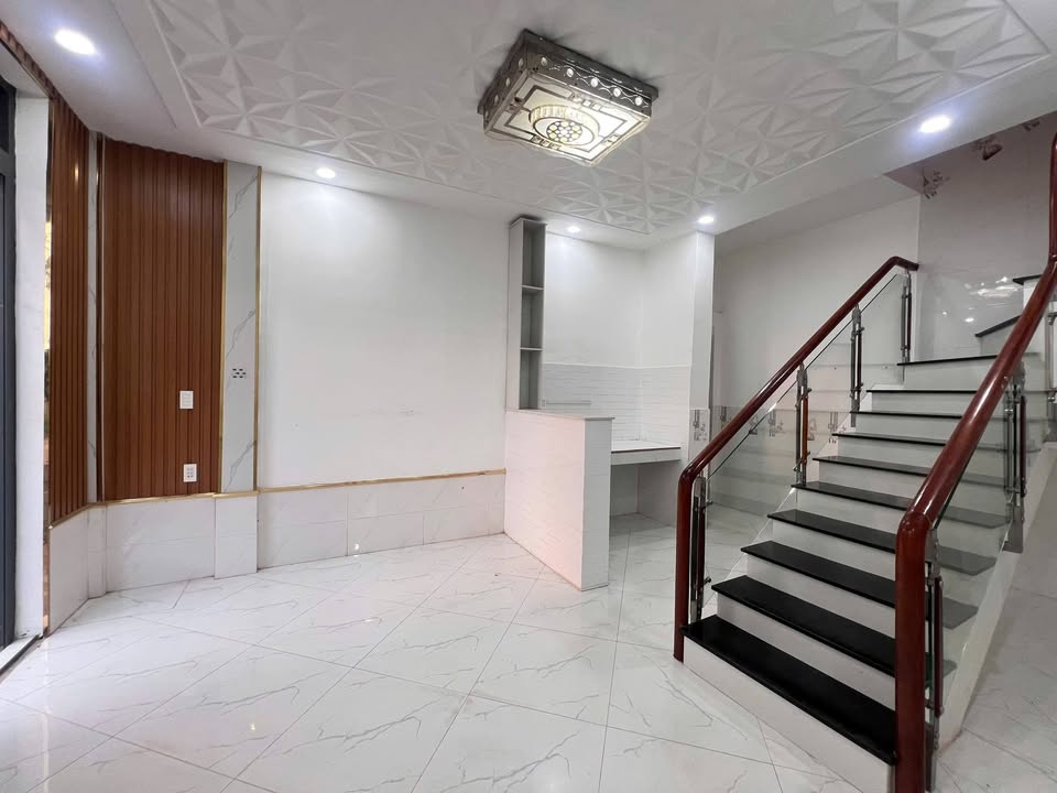 Cho thuê nhà Phước Kiển, Nhà Bè - 60m², 2PN, xe hơi đỗ cửa