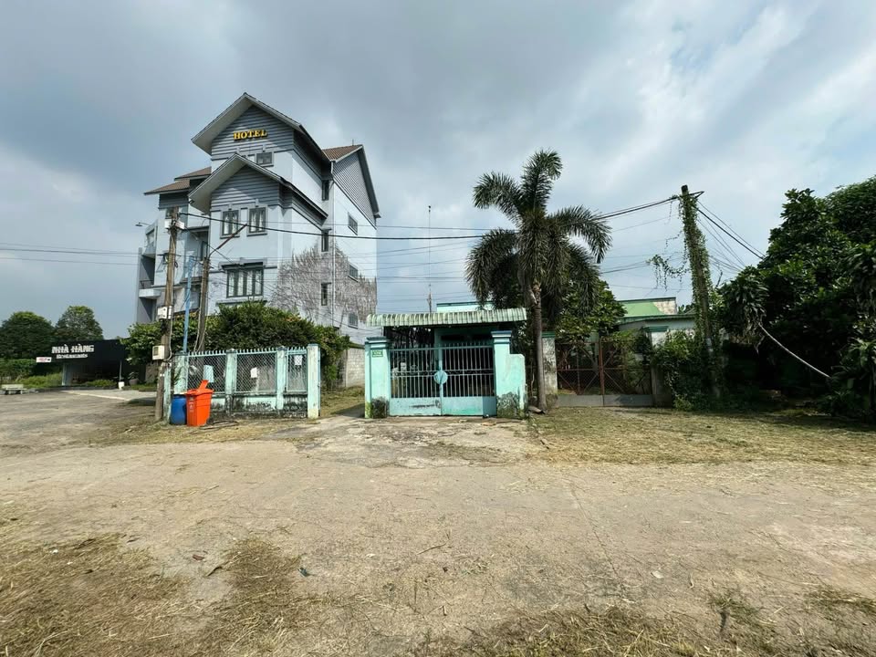 Bán Gấp Nhà Hàng Khách Sạn 1860m² Ngay KCN Tây Bắc Củ Chi - Thu Nhập 80 Triệu/Tháng