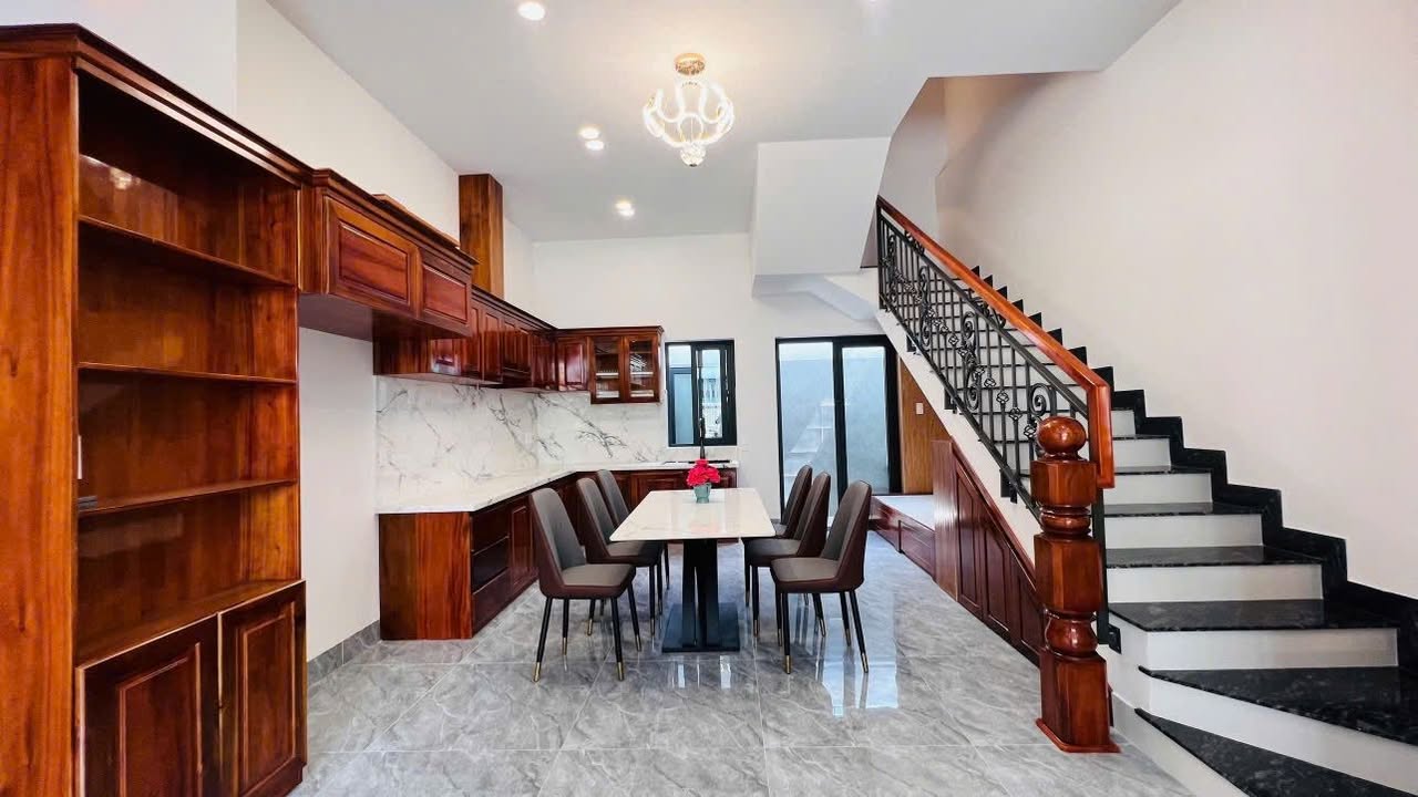 Nhà 3 Tầng Mái Đúc Vĩnh Ngọc, Nha Trang - 73m², 3.75 Tỷ, Ô Tô Đỗ Cửa