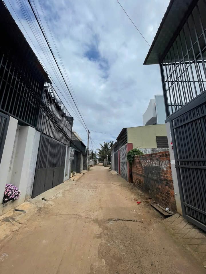 Nhà 100m² Hẻm 473 Ymoan, Buôn Ma Thuột - Sẵn Sàng Dọn Vào Ở Ngay!