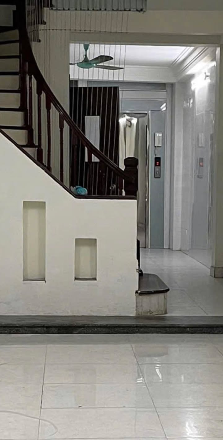 Cho thuê nhà 5 tầng thang máy mặt ngõ ô tô tránh Nguyễn Thị Định, Cầu Giấy - 26 triệu
