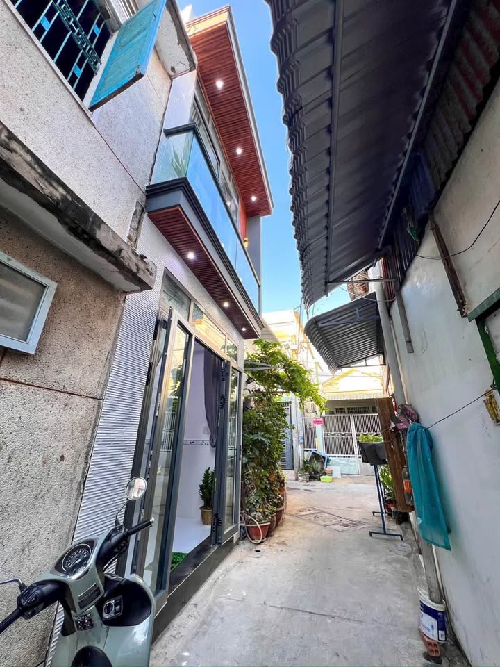 Nhà 2 Tầng Trung Tâm Ninh Kiều - 1.99 Tỷ, Sổ Hồng Sẵn Sàng