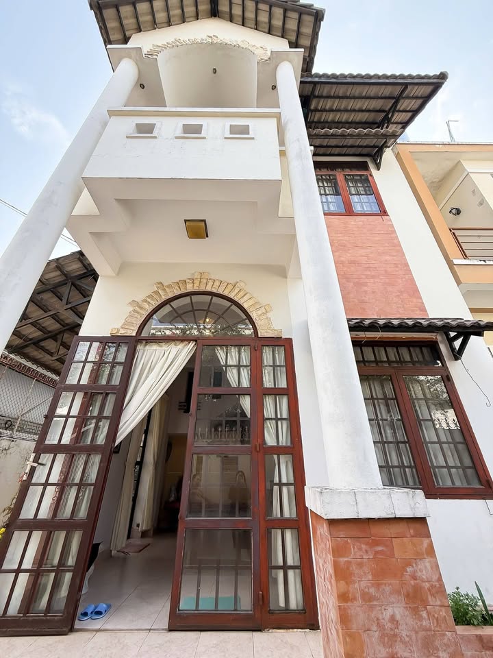 Nhà 2 Tầng Đường 30/4, Ninh Kiều - 189m² Sổ Hồng Hoàn Công