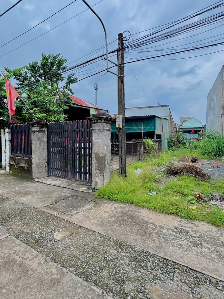 Nhà cấp 4 kiên cố tặng đất 182m² mặt tiền Nguyễn Văn Tiên, Biên Hòa - Giá 3 tỷ