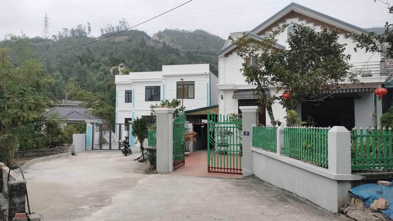 Nhà Cẩm Phả 175m² - Sân Đỗ 2 Ô Tô, Sổ Hồng Riêng, Giá Tốt